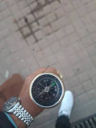 Bastón raro con brújula