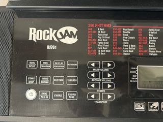 Teclado RockJam con soporte y banqueta