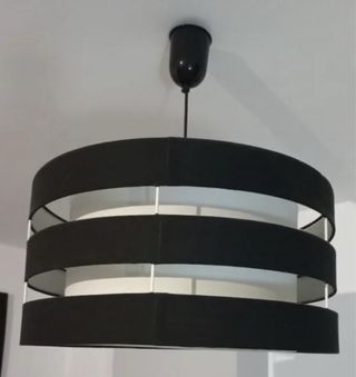 Lámpara de mesilla negra y blanca