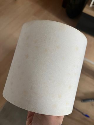 Lámpara de mesilla negra y blanca