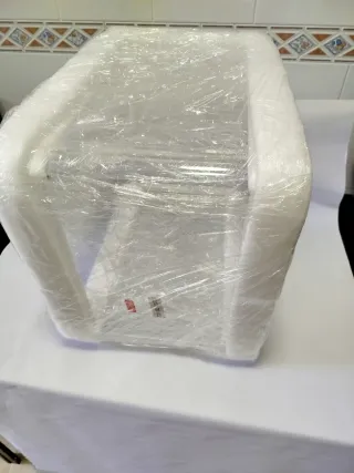 2 Mesa auxiliar transparente