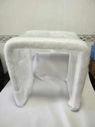 2 Mesa auxiliar transparente