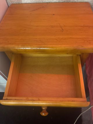 Mesita de noche de madera de pino