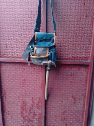 Bolsa de herramientas y martillo de encofrado