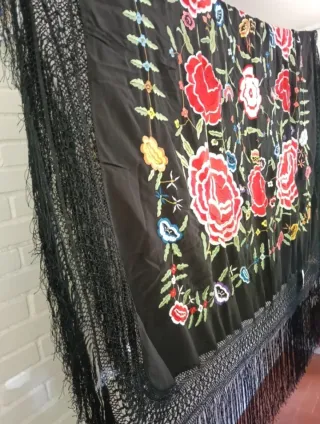 Mantón de Manila bordado flores nuevo