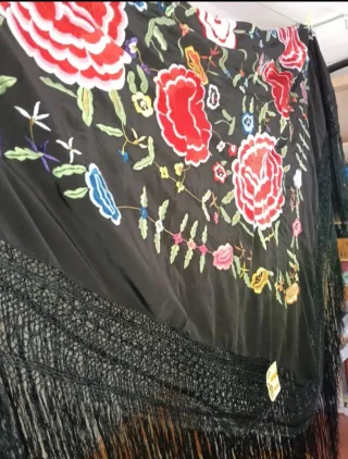 Mantón de Manila bordado flores nuevo