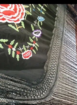 Mantón de Manila bordado flores nuevo