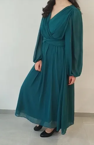 Vestido verde escote V cruzado gasa