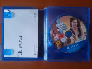 PACK/LOTE Juegos PS4: GTA V y FIFA 17.