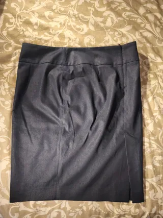 Falda vaquera Zara básica con cremallera y abierta