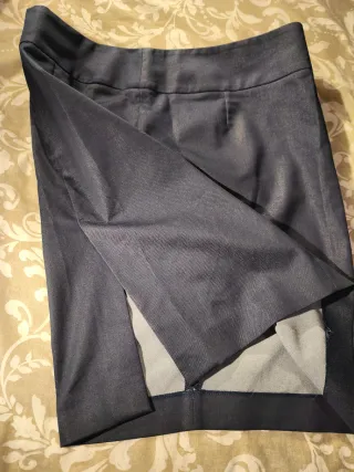 Falda vaquera Zara básica con cremallera y abierta