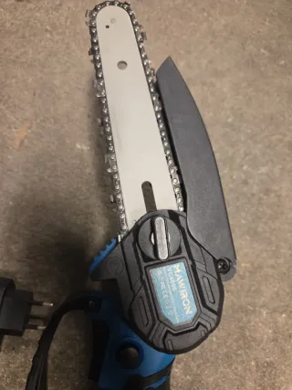 Mini motosierra a batería 21V