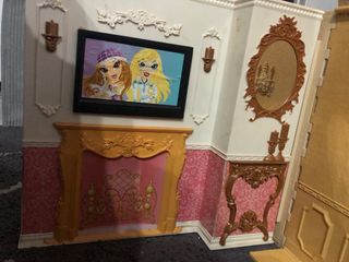 Casa Muñecas Bratz con Mobiliario
