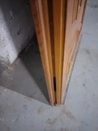Puerta blindada madera con hierro.es muy fuerte