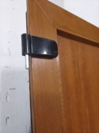 Puerta blindada madera con hierro.es muy fuerte