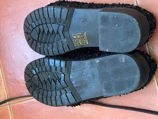 Zapatos de fiesta negros con lentejuelas