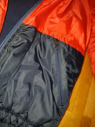 Chaqueta polar con capucha para niño