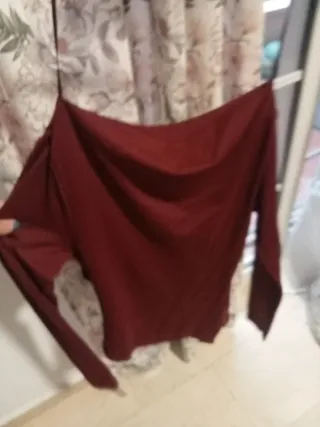 Top burdeos manga larga cuello bonito