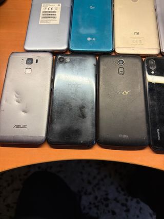 Lote de móviles averiados