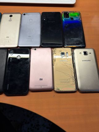 Lote de móviles averiados