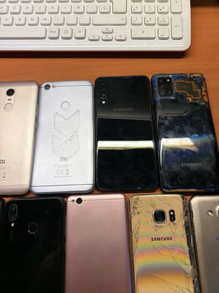 Lote de móviles averiados