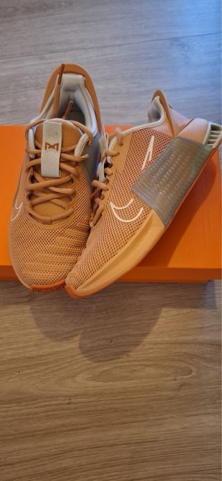 Zapatillas Nike Metcon 9 Flyease Mujer Naranja