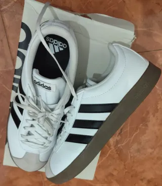 ‼️ NO NEGOCIABLE ‼️ Zapatillas Adidas Blancas y Ne