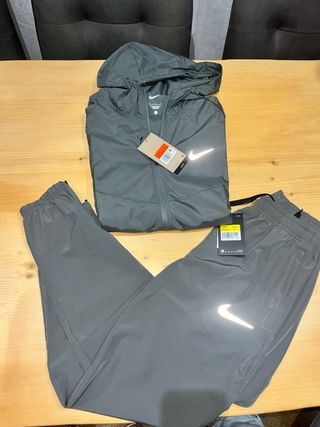 Conjunto deportivo Nike gris