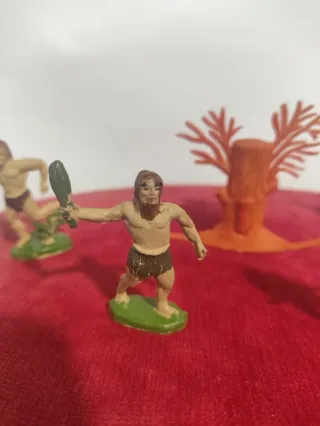 FIGURAS de GOMA "JECSAN"  " CAVERNÍCOLAS "