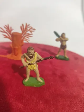 FIGURAS de GOMA "JECSAN"  " CAVERNÍCOLAS "