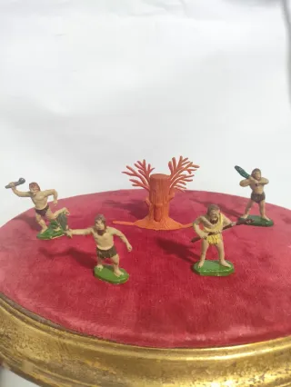 FIGURAS de GOMA "JECSAN"  " CAVERNÍCOLAS "