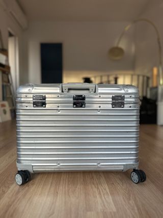 Maleta Rimowa Pilot Case 4 Ruedas Plata
