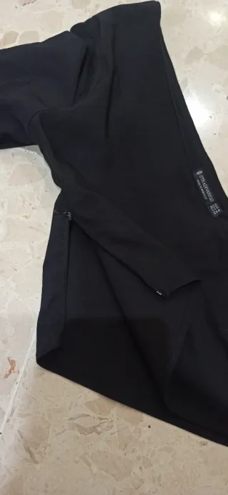 Top asimétrico negro una manga talla M