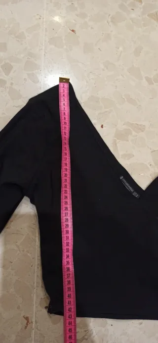 Top asimétrico negro una manga talla M