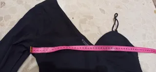 Top asimétrico negro una manga talla M