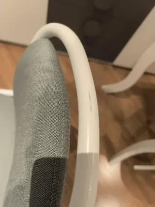 Silla de escritorio IKEA gris y blanca