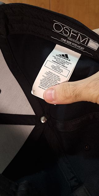 Gorra Adidas original broche strapback.