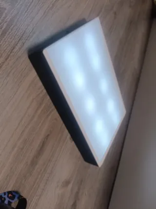 Lámpara LED con láminas intercambiables