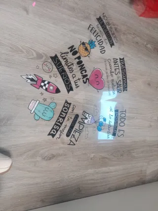 Lámpara LED con láminas intercambiables