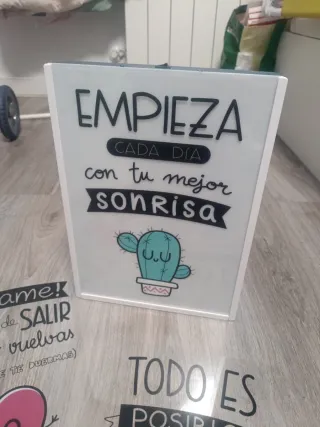 Lámpara LED con láminas intercambiables