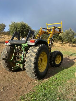 Tractor John Deere 6210 con pala