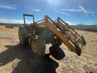 Tractor John Deere 6210 con pala