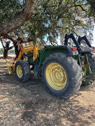 Tractor John Deere 6210 con pala
