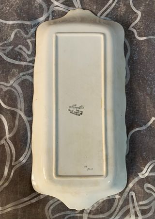 Pequeño plato antiguo en loza inglesa