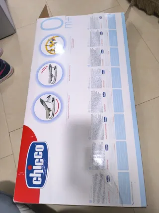 Maca bebé con juguetes