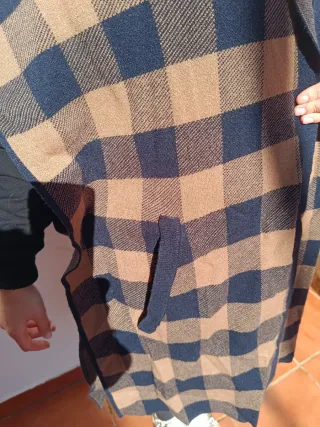 Chaleco con capucha cuadros marrón y azul