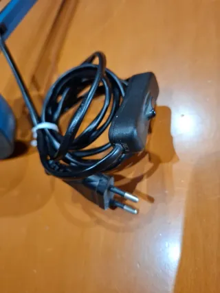 Lámpara de escritorio azul metálica