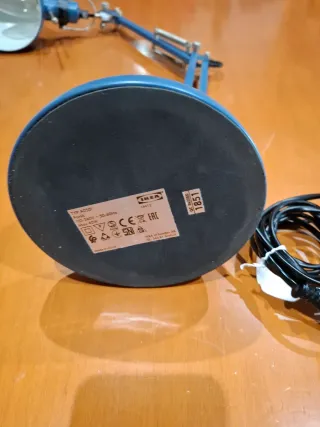 Lámpara de escritorio azul metálica