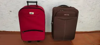 Maletas de viaje (roja y marrón)
