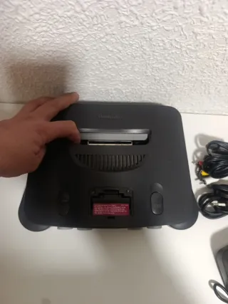 Consola Nintendo 64 Completa con Mando Rojo